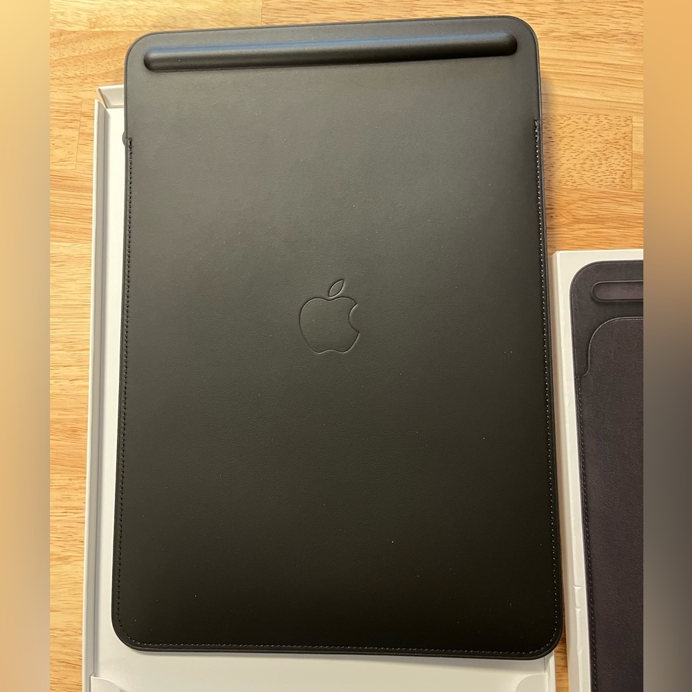 Apple Black Leather iPad Sleeve Cover